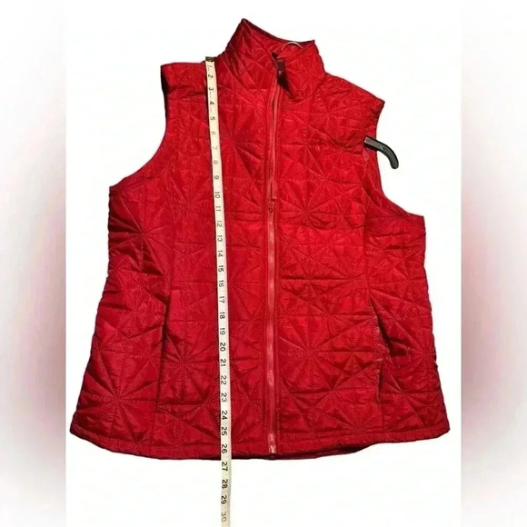 NWT- Jane Ashley quilted puffer vest in red, size 1X. - Picture 4 of 8